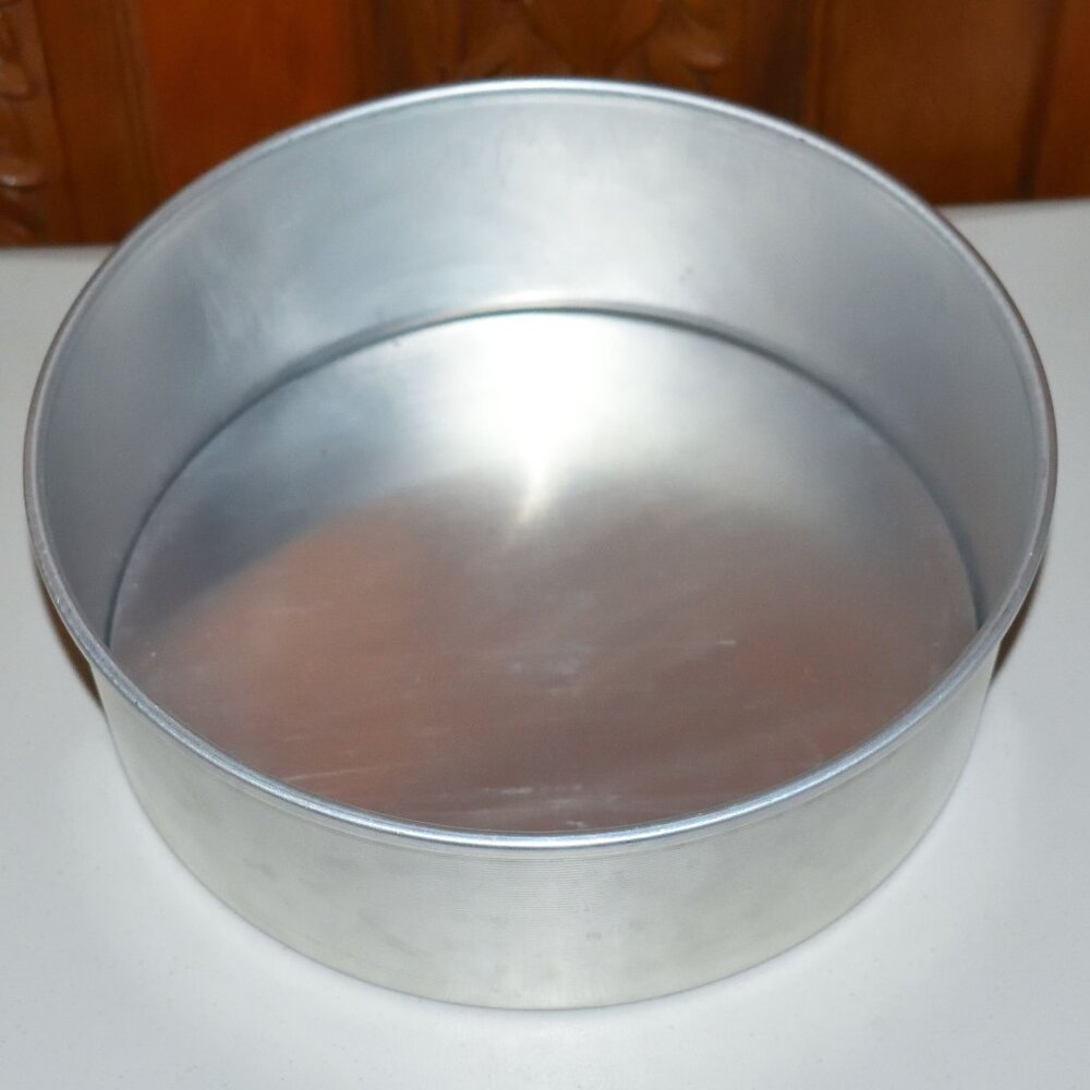 SOLD ▪︎ Vtg Wear-Ever No 2719 Aluminum Cake Pan Removeable Bottom 9x3.25” Round